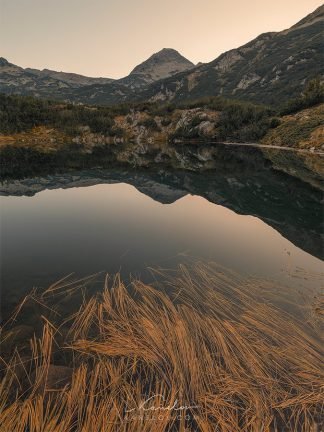 Mountain lake in Autumn